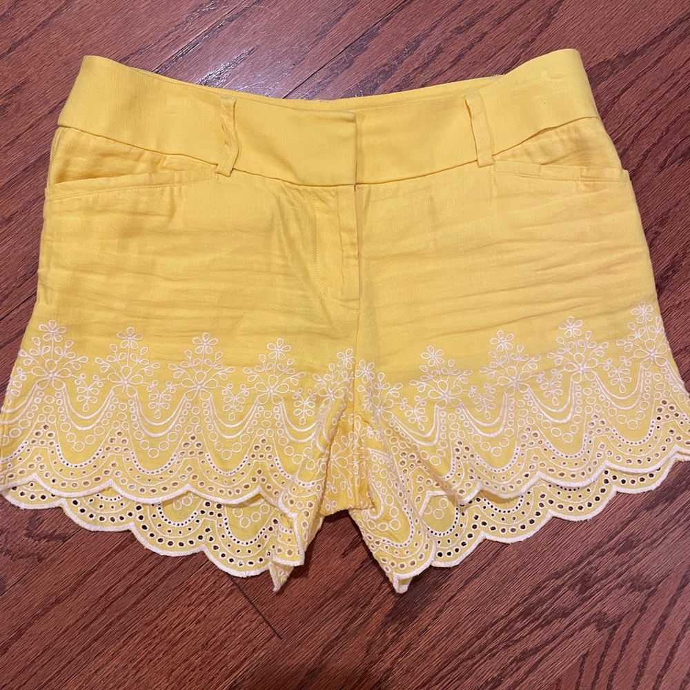 Loft shorts size 0, yellow with eye-lit detail